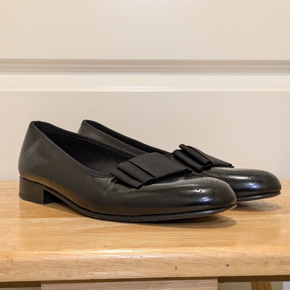 Bow-Tie 6 1/2 Men's Leather Loafers with Black Bows and Skull and Crossbones - Picture 2 of 16